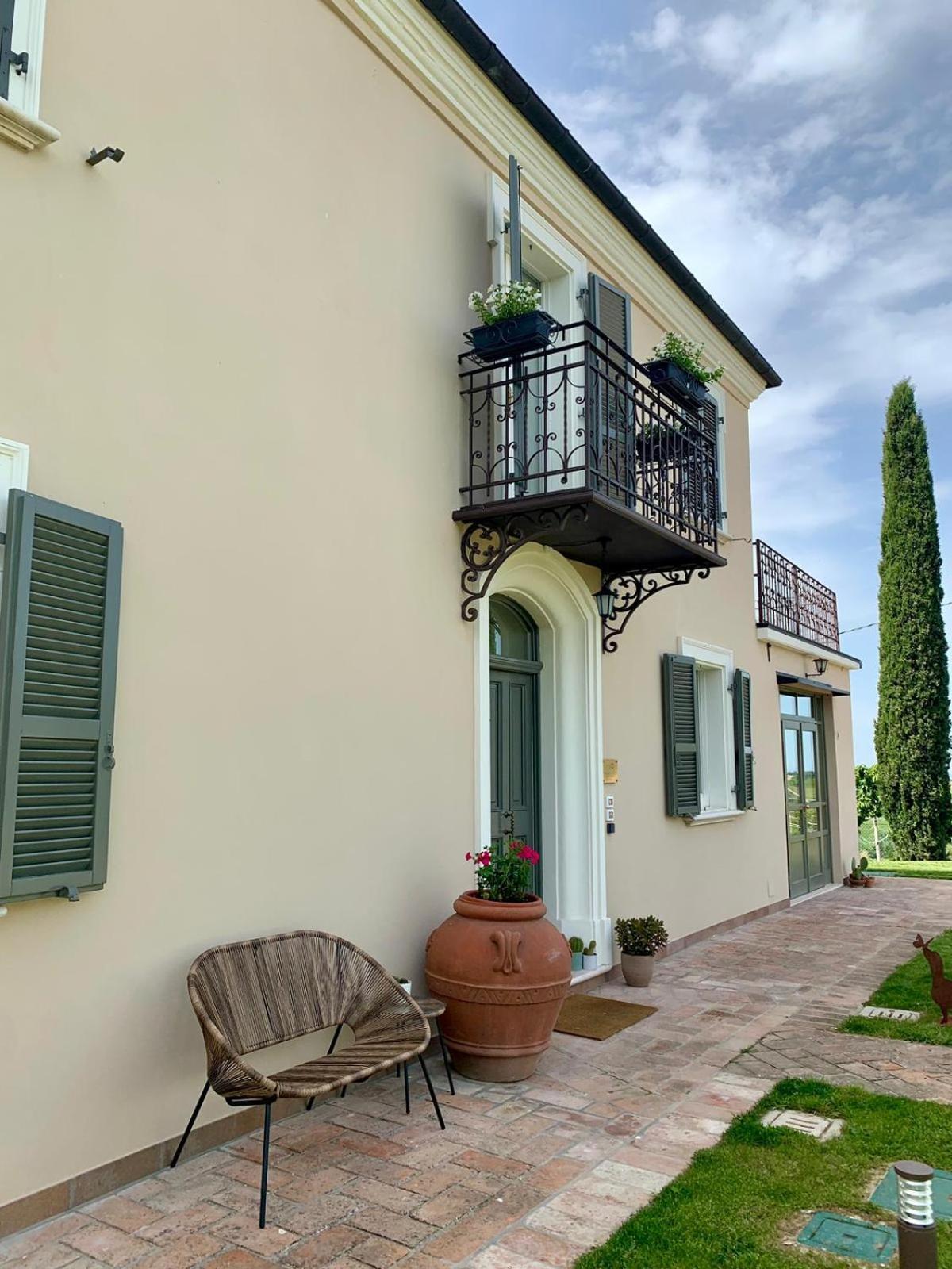 Borghi Palazzo Gessi Room And Breakfast מראה חיצוני תמונה